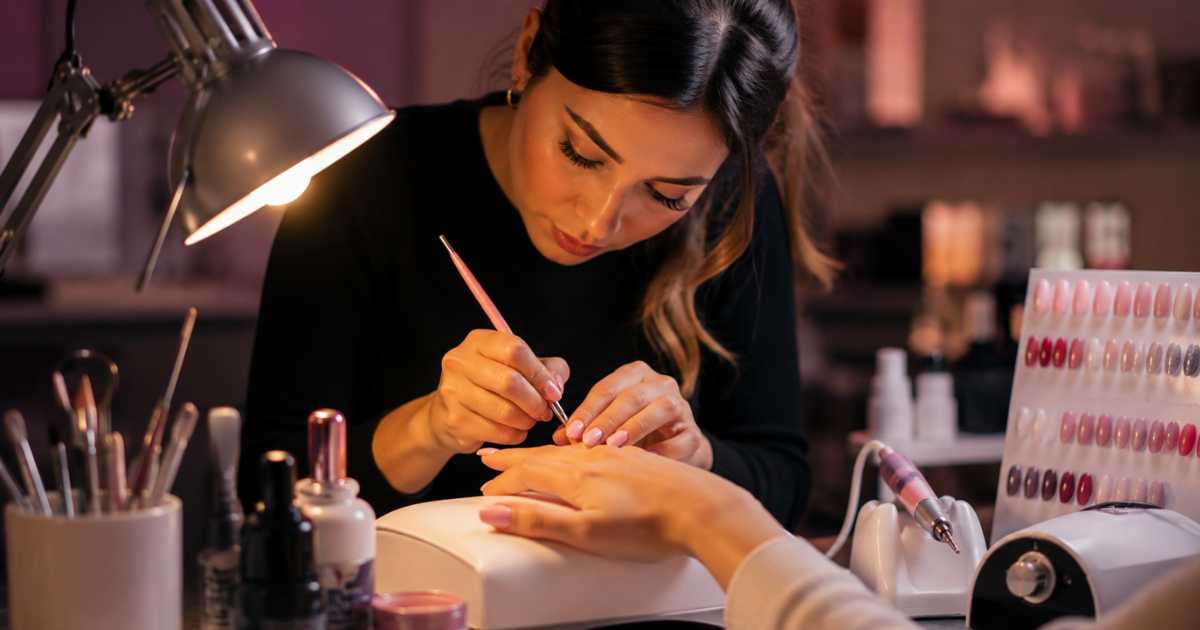 Curso de uñas en EE.UU.: licencia, costo y cuánto ganas